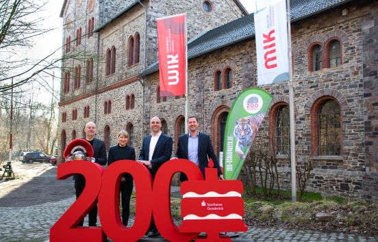 Foto MIK: v.l.n.r. Dr. Stefan Burmeister (Geschäftsführer Varusschlacht-Museum), Dr. Vera Hierholzer (Geschäftsführende Direktorin MIK), Fabian Winkler (Vorstandsmitglied der Sparkasse Osnabrück), Philipp Bruelheide (Geschäftsführer Zoo Osnabrück).