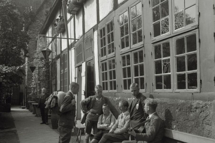 Grosse Gildewart. Im Hof der alten Jugendherberge um 1928 RGB 1 5b99f0c2