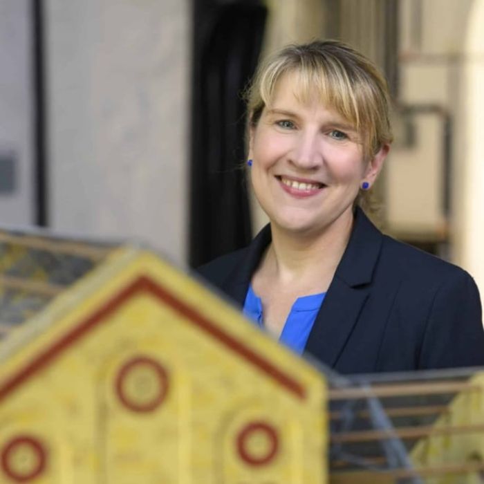 Portraitfoto von Dr. Vera Hierholzer