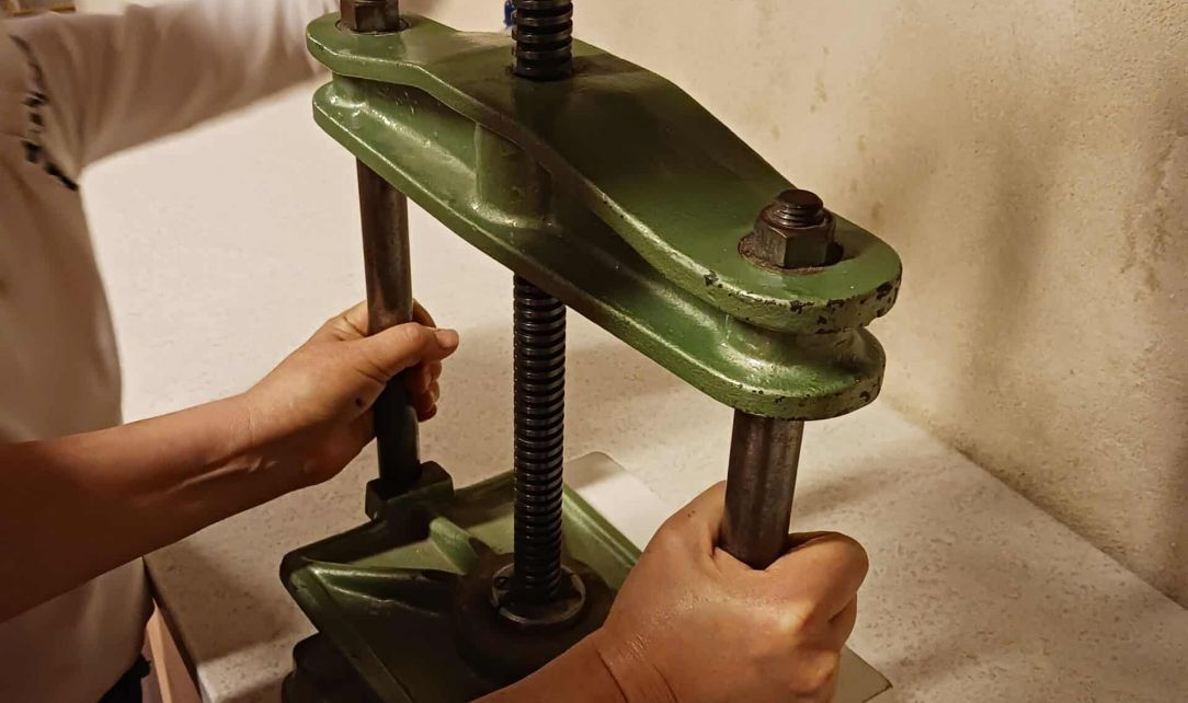Buchbinden scaled 9a487ec6